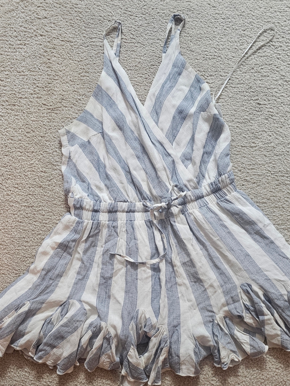 Luxxel striped romper, a flowy, light blue and white striped piece Size Large - Picture 5 of 12